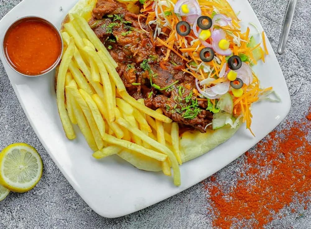 Assiette mix — assiette de viandes grillées avec frites