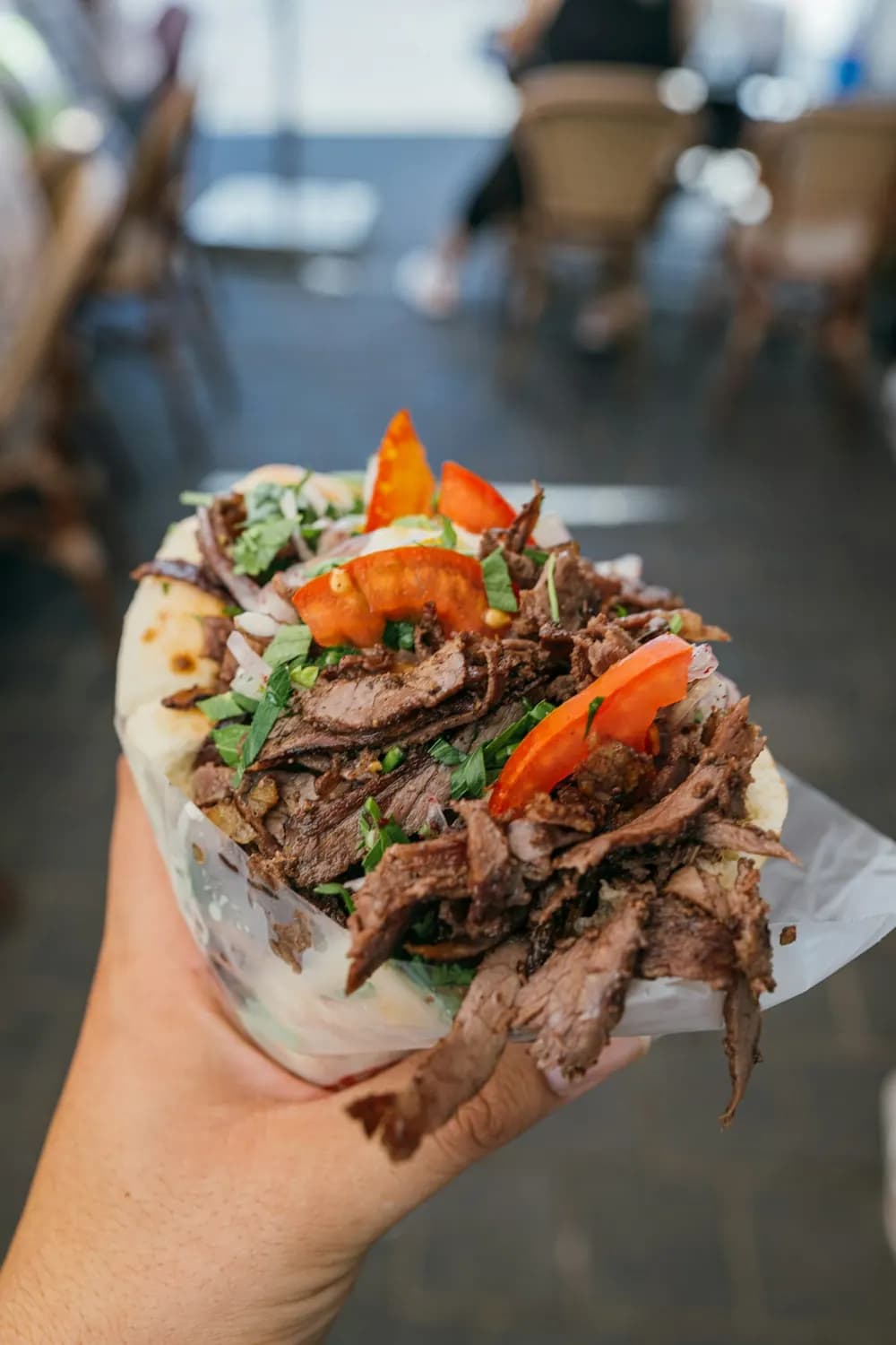 Kebab maxi — grand kebab généreusement garni de viande et de légumes