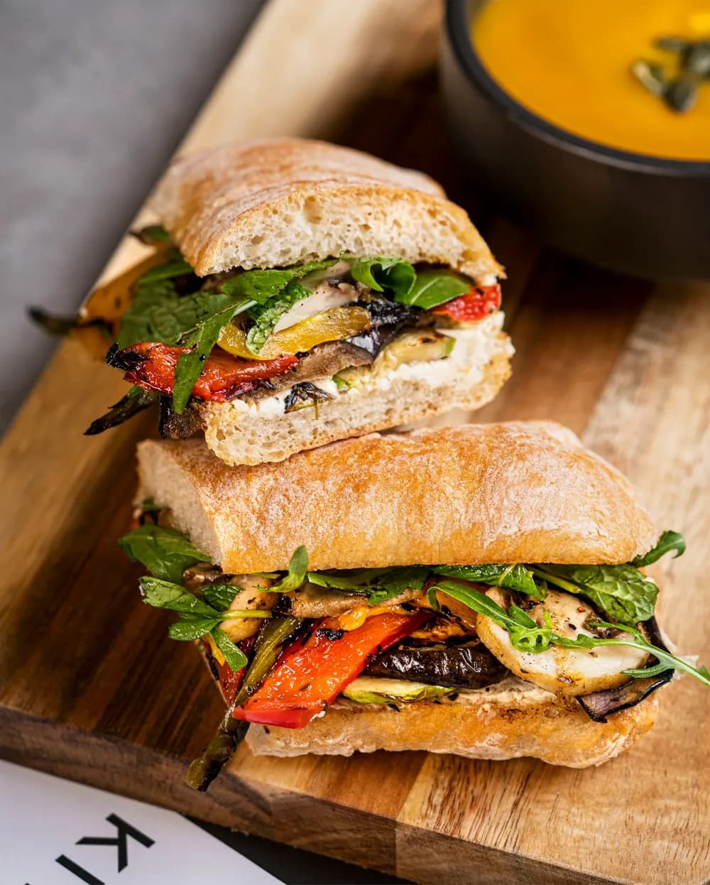 Panini kebab — paninis grillés garnis de viande et de légumes